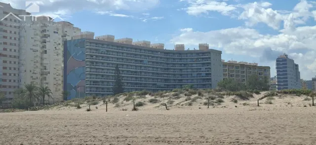 Ático de lujo en Playa de Gandia: vistas al mar, terraza panorámica y acceso directo a la playa en Residencial Aiguablava. — 28