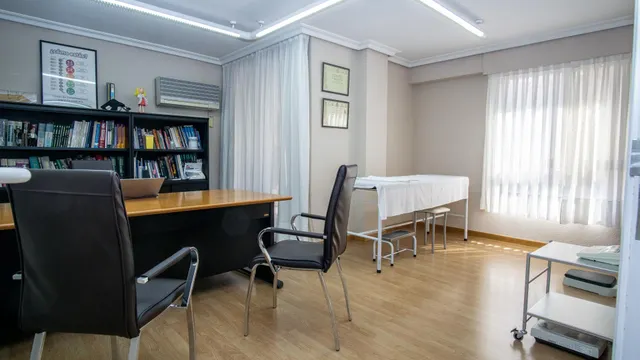 Piso en  Gran Avenida de Elda, buena orientación, amplio e inmejorable ubicación. — 14