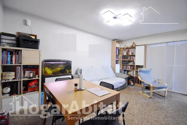 ¡CENTRO DE GANDIA! MUY AMPLIO Y SEMIREFORMADO CON BALCÓN Y A - foto 3