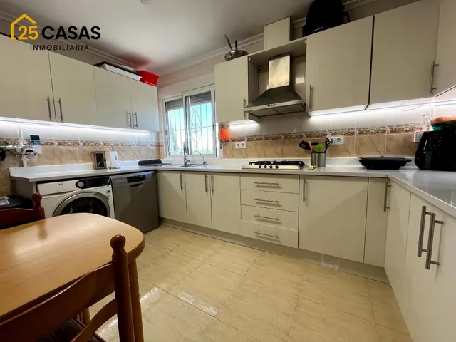 Chalet en Dolores con piscina climatizada, casa de invitados, paneles solares y mucho más — 16