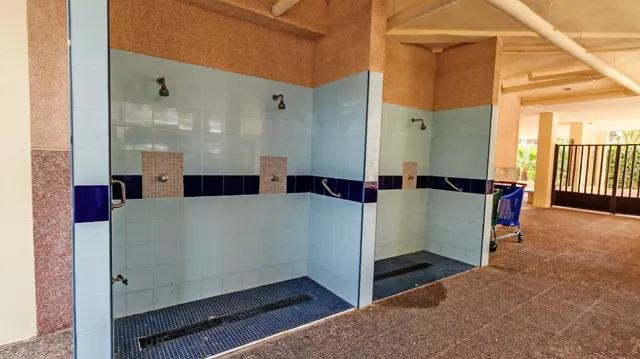 Piso con piscina, garaje y a dos calles de la playa — 25
