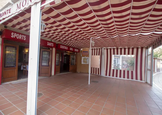 Local restaurante Marbella con terraza 100m2 frente al mar — 9