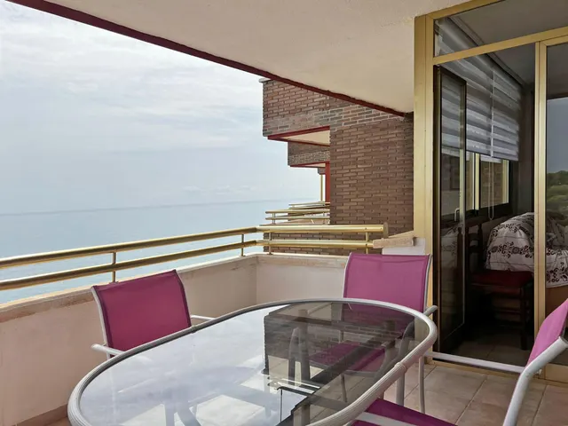 Vive frente al mar en Miami Platja: un hogar temporal con encanto y comodidad — 3