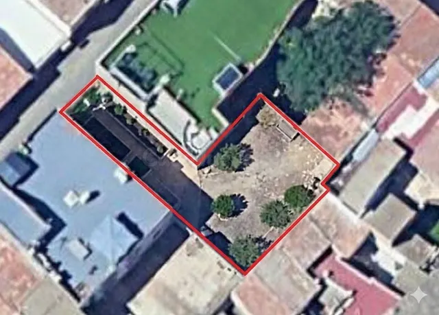 Solar Urbano con Proyecto y Obra Iniciada en el Corazón de L