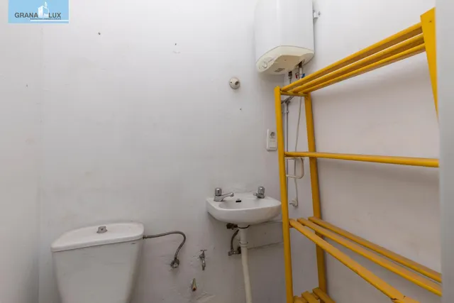 Local comercial en venta en calle agustina de aragón — 13