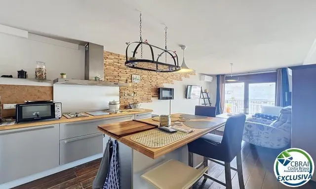 Apartamento con vistas al canal, terraza y parking en Empuri - foto 5