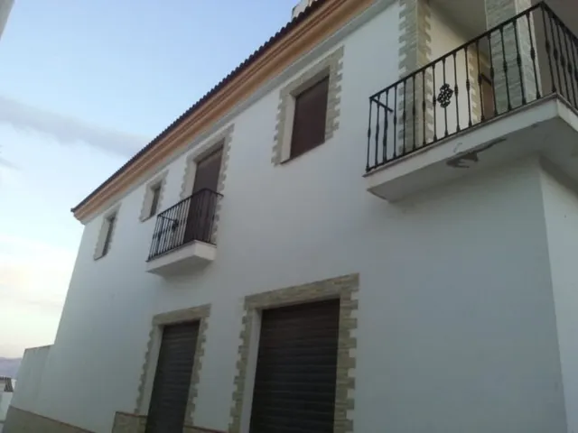 Se vende vivienda para terminar con local en planta baja, obra nueva. — 6
