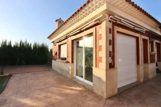 Alquiler larga estancia chalet con piscina — 47