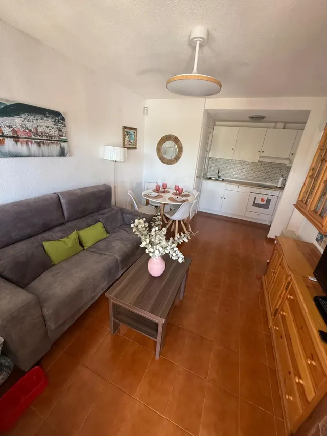Encantador bungalow con amplia terraza privada y piscina comunitaria en El Chaparral, Torrevieja — 6