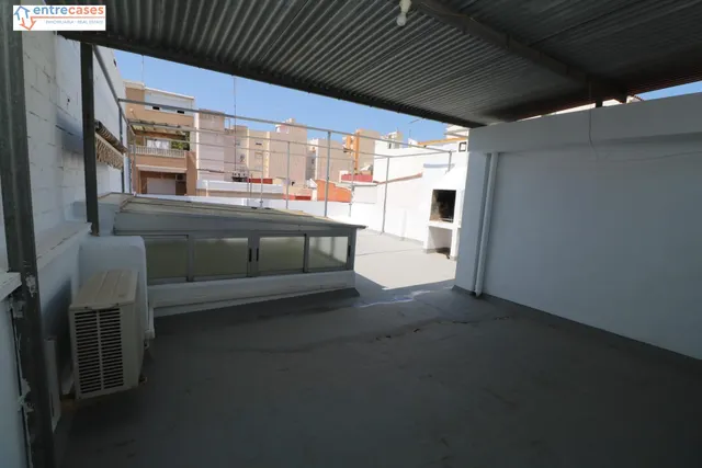 CASA Y SOLAR  EN LA PLAYA DE PUERTO DE SAGUNTO. — 32