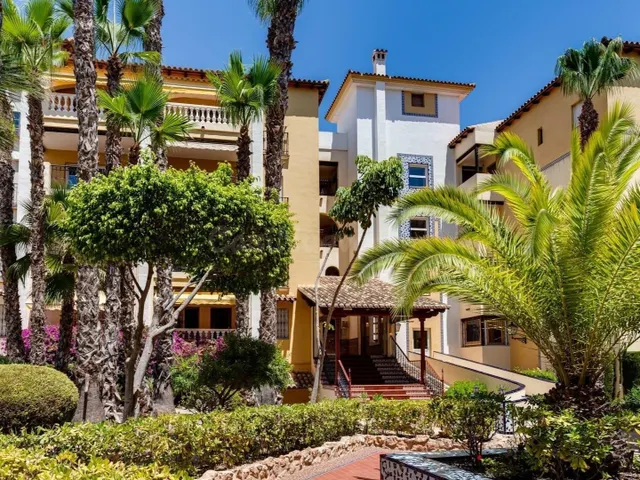 Maravilloso apartamento (aprox. 94 m2 - 1ª planta) en la popular Aldea del Mar con gran zona de piscina. Amplio balcón al sureste y a solo 400 m de la Playa de los Locos. — 33