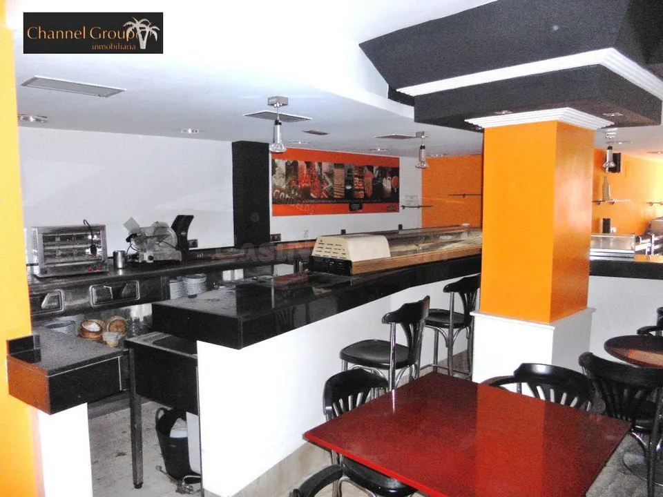 SE VENDE O TRASPASA BAR