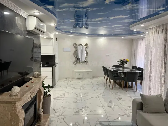 Apartamento reformado con terraza, en la provincia de Alicante, en la ciudad de Torrevieja. 3 habitaciones | 98 m2 | A 60 metros del mar — 2