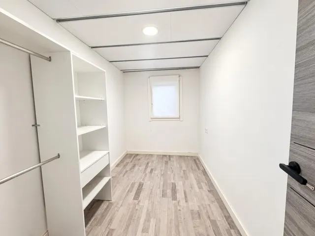 Amplio piso de 6 habitaciones en el centro histórico de Manresa — 15