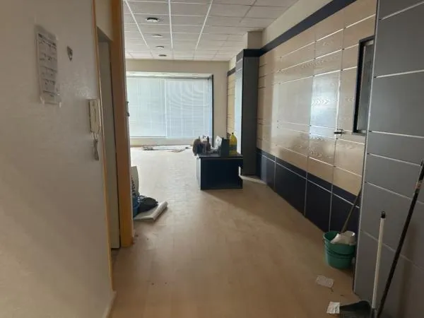 Centro de trabajo, local comercial — 3