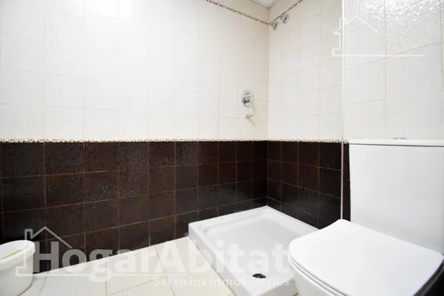 Bonito, luminoso y reformado con gran terraza, balcón y ascensor, cerca del centro — 29
