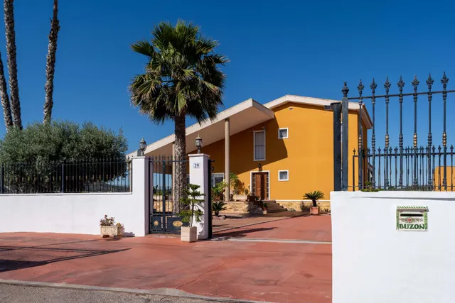 Magnífico Chalet en Orihuela – Listo para Entrar a Vivir — 23