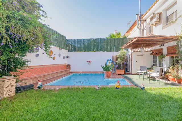 AMPLIA VIVIENDA EN CHAUCHINA CON PISCINA — 12