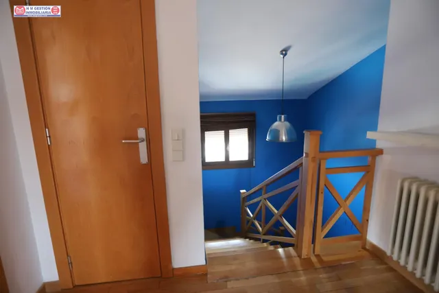 Ático de un dormitorio con aire acondicionado calefacción por  gas, baño y aseo, terraza exterior y plaza de garaje. — 21