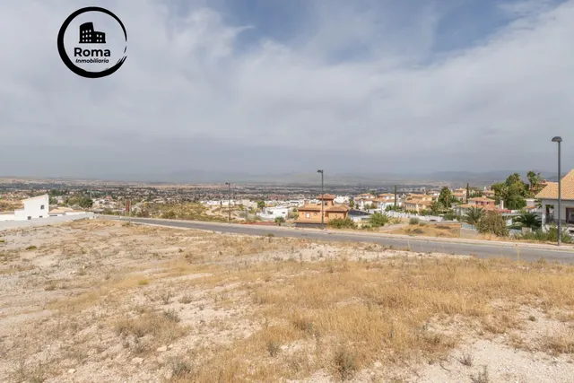 Terreno urbano de 750 m2 en Altos de La Zubia. Parcela 17, manzana M — 31