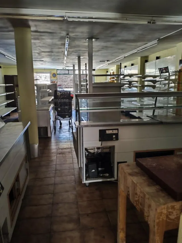 Venta Edificación con Negocios — 3