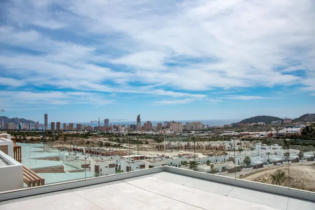 FABULOSO ÁTICO EN RESIDENCIAL DE LUJO CON VISTAS AL MAR EN FINESTRAT. — 41