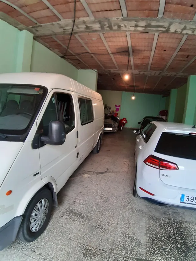 CASA MUY AMPLIA DE 4 DORMITORIOS LISTA PARA ENTRAR A VIVIR ( LAS LAGUNAS) — 50