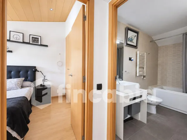 Dúplex con dos terrazas y aparcamiento en el centro de Santa Coloma de Farners — 24