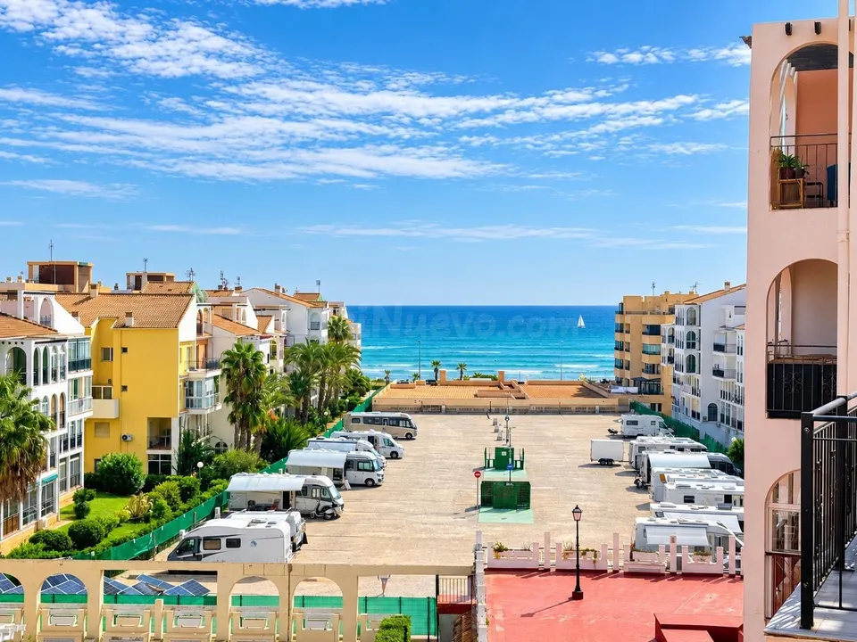 Bonito apartamento en última planta con terraza y vistas al mar