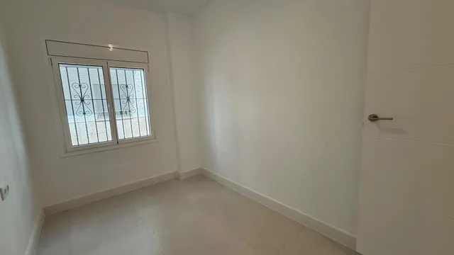 Vivienda completamente reformada con 3 dormitorios, terraza, jardín privado y piscina — 13