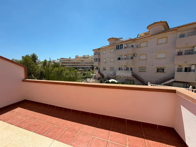 CHALET PAREADO EN VILLAMARTÍN - CON JARDÍN PRIVADO DE 226m2,
