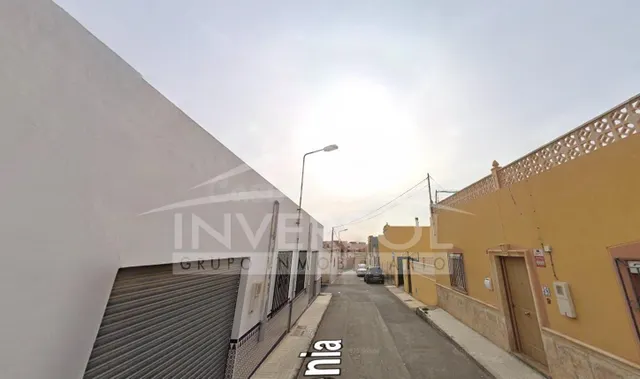 AMPLIA CASA EN CL GARDENIA, ALMERIA - foto 3