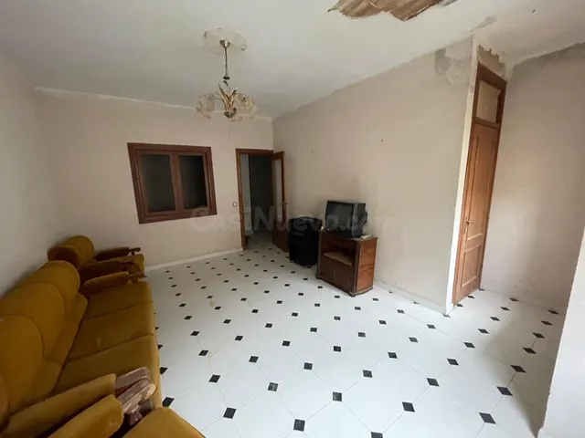 CASA INDEPENDIENTE CON AMPLIA COCHERA Y TERRAZA EN EL CENTRO - foto 3
