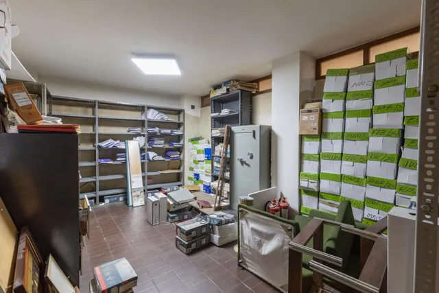 LOCAL COMERCIAL JUNTO A ÁNGEL GANIVET | ESPACIO Y UBICACIÓN. — 10