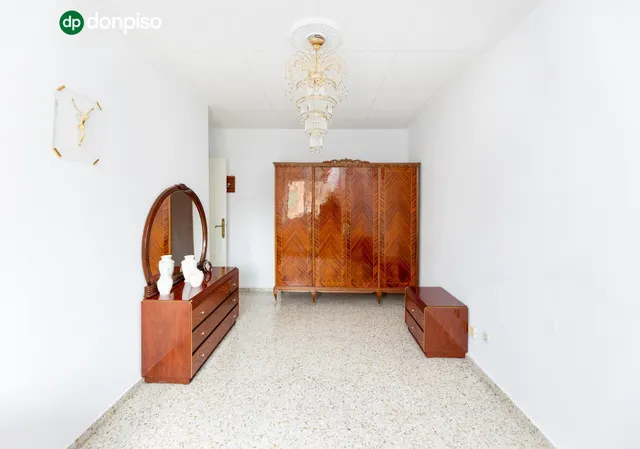 ¡Oportunidad única! Ático de 4 dormitorios y 2 baños con gran terraza frente al Colegio Agustinos (Arabial) — 19