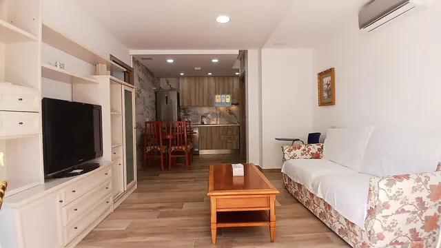 IMPRESIONANTE CHALET EN ALFAS DEL PI — 40