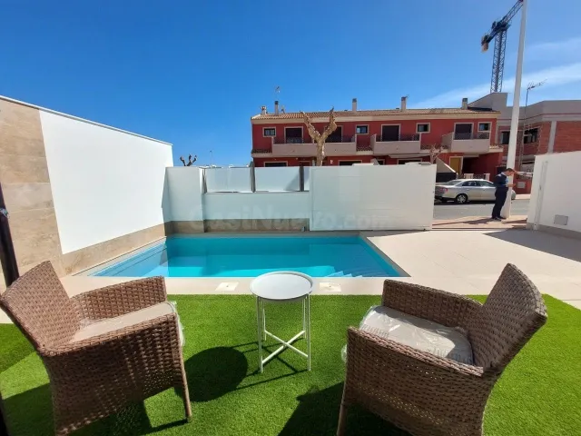 VILLA DE 3 DORMITORIOS Y 3 BAÑOS EN SAN PEDRO DEL PINATAR (MURCIA) — 3