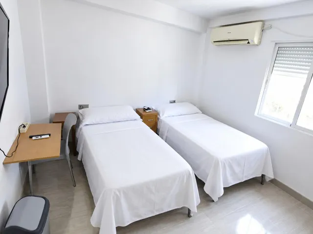 Piso de 4 dormitorios con licencia turística en La Luz, Málaga — 9