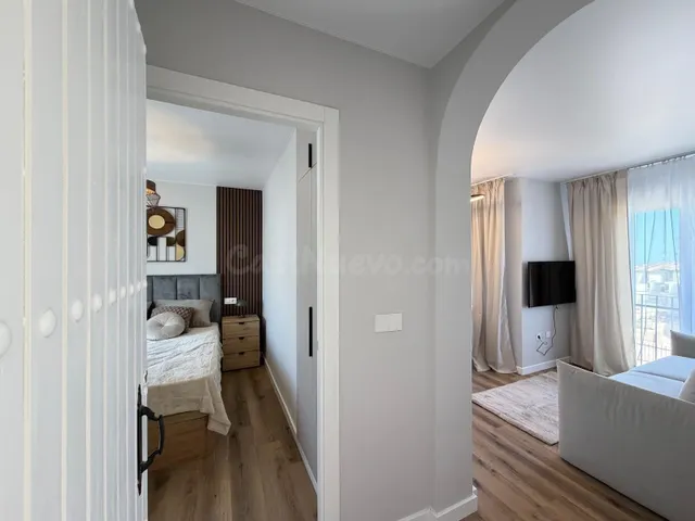 GRAN APARTAMENTO REFORMADO CON VISTAS AL MAR: 1 HAB, 1 BAÑO - foto 2