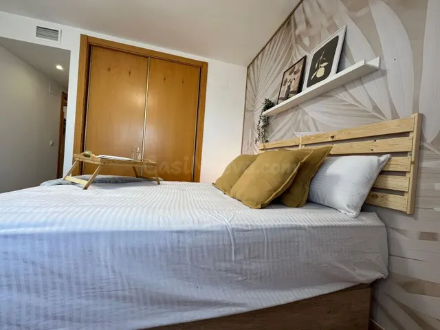 Se alquila habitación con baño privado en C/ Rosa García Ascot 550€- 1 de Noviembre — 5