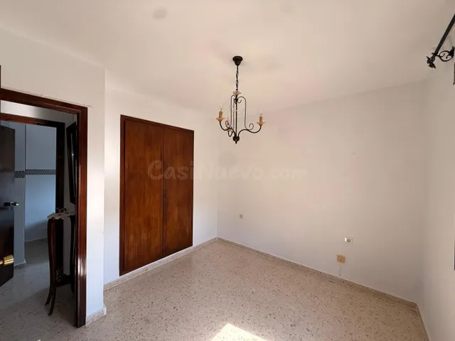 Casa de esquina de dos plantas en el Barrio de La Verbena – Villaviciosa de Córdoba — 5