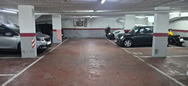 Exclusiva plaza de parking en Sarrià, comodidad, amplitud y excelente ubicación — 32