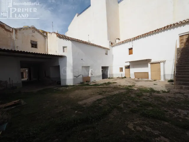 Casa en pleno centro de Tomelloso, para tirar, a dos calles 