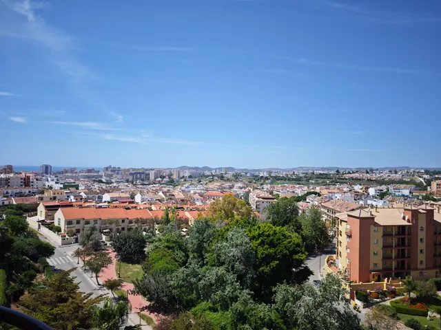Piso situado en los Pacos con vistas al mar y a la montaña. — 37