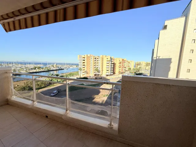 Apartamento situado en el kilómetro 14 de La Manga del Mar Menor, en el residencial Puerto Mar I y II. — 4