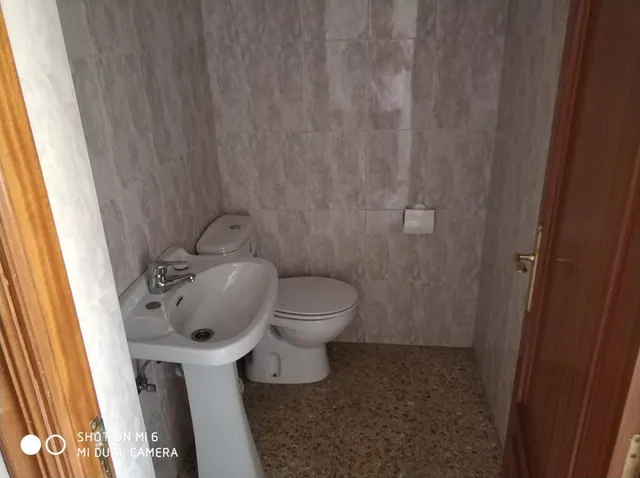 SE VENDE PISO EN EL CENTRO, 3 HAB., SALÓN, COCINA, BAÑO, TRASTERO, 2º SIN ASCENSOR. — 4