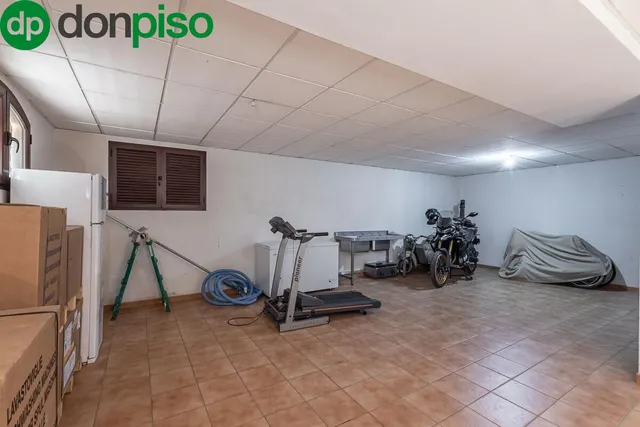 INCREÍBLE CHALET INDEPENDIENTE EN ZONA PRIVILEGIADA — 36