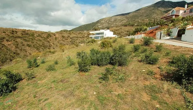 Terreno con vistas espectaculares en Mijas Costa - foto 2