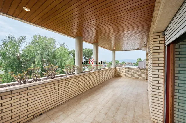 ESPETACULAR CASA EN ZONA EXCLUSIVA Y TRANQUILA CON JARDÍN — 27