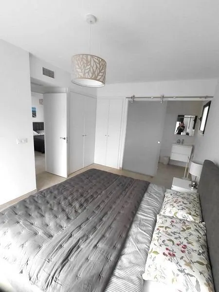 ALTO STANDING - Se vende bonita y amplia VILLA CON SOTANO Y PISCINA PRIVADA, 300 metros de parcela.- — 26